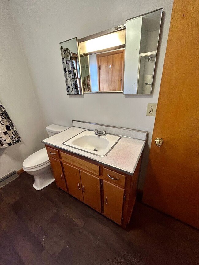 Building Photo - !!!!West Side Home AVAILABLE NOW!!!!