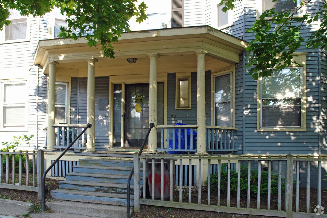Building Photo - 90 Mellen St