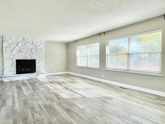 Foto del edificio - 650 Lacey Way