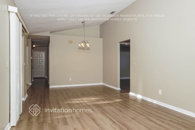 Building Photo - 7115 Queen Palm Cir