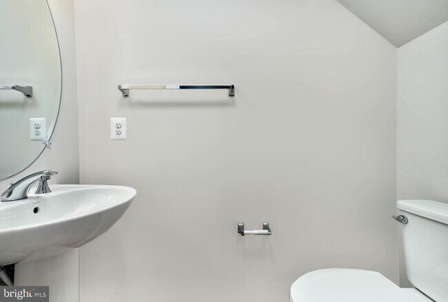 Building Photo - 43740 Transit Sq