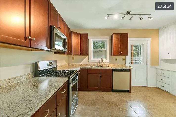 Primary Photo - 1365 Cove Ave