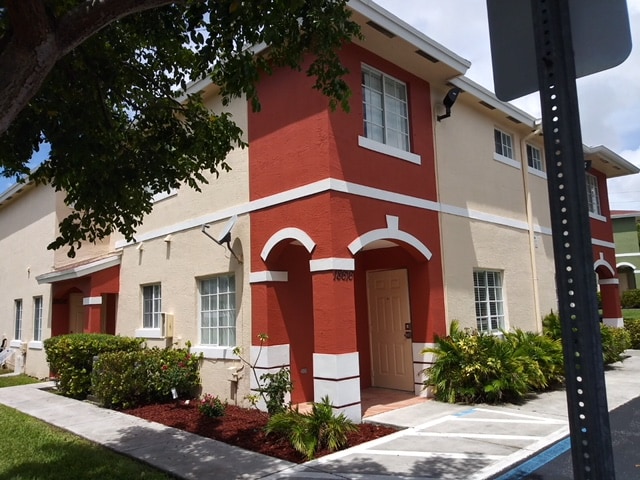 Photo - 18616 SW 100th Ave Townhome