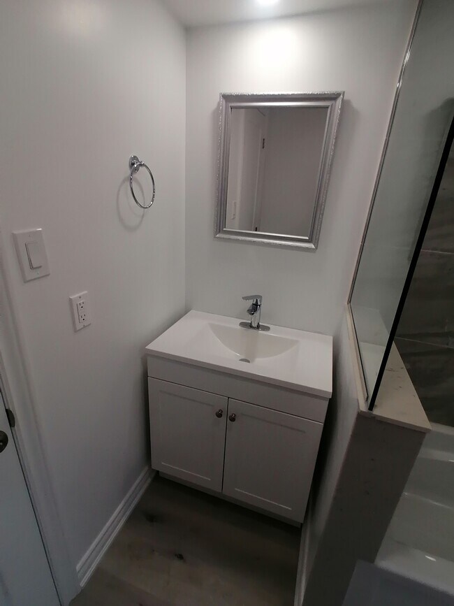 Bathroom - 188 John St N