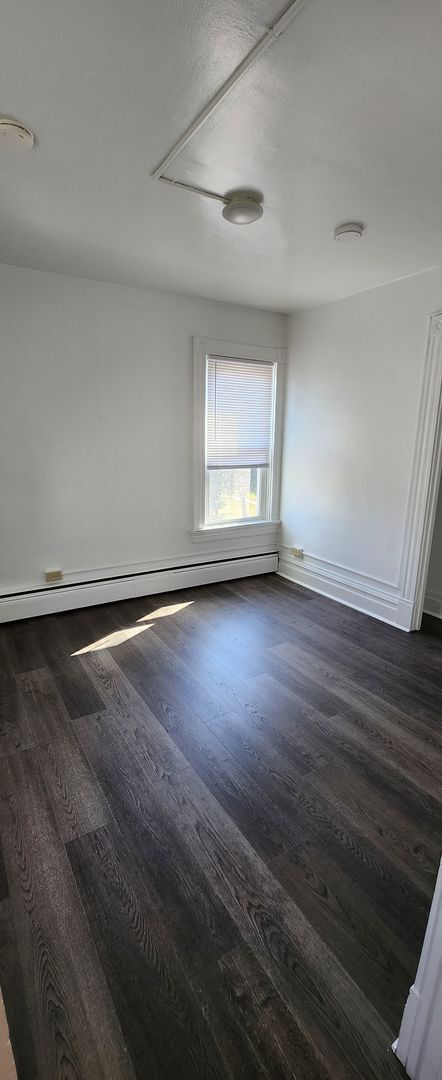 Building Photo - 542 Oak St