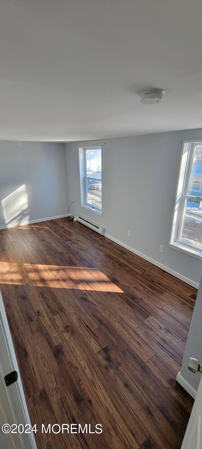 Building Photo - 13 Grove Pl