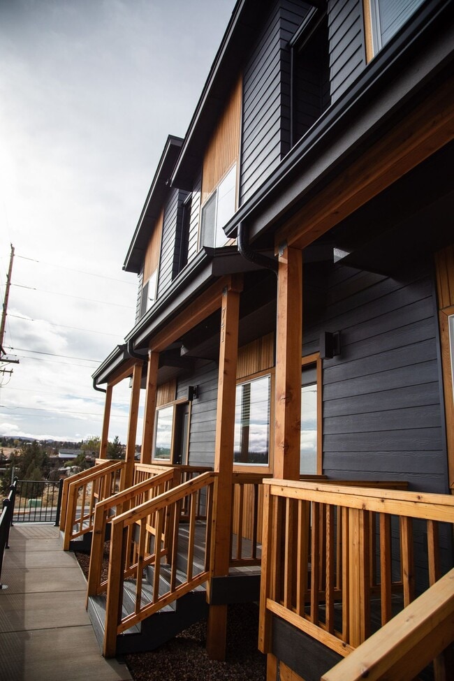 Building Photo - Welcome to Sun Drive Townhomes!