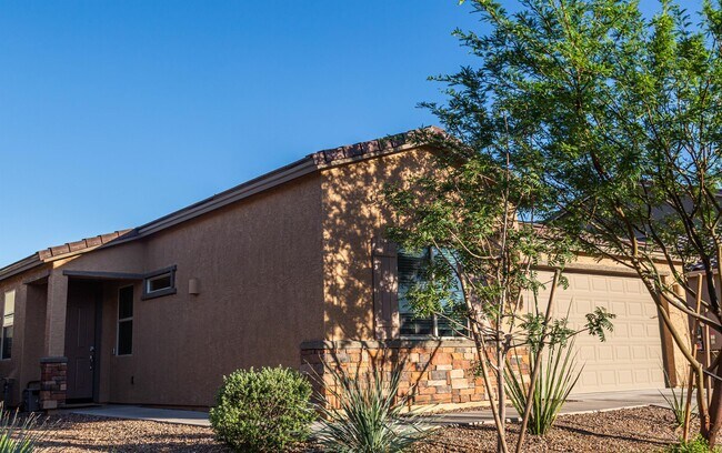 Building Photo - 7387 S Via Plaza del Maya