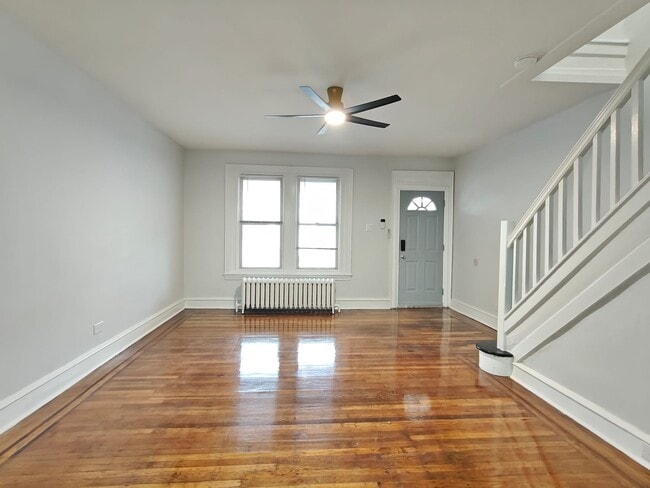 Building Photo - 5818 Addison St