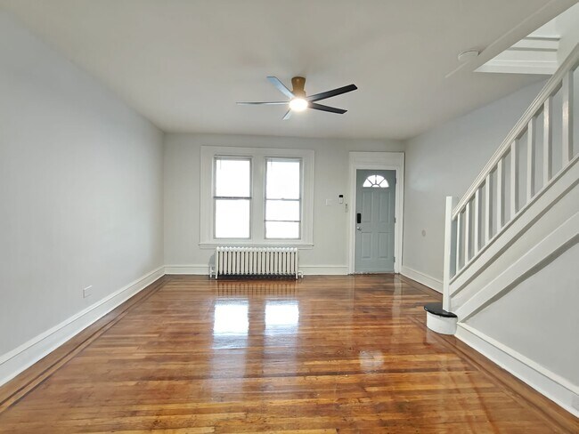 Foto del edificio - 5818 Addison St