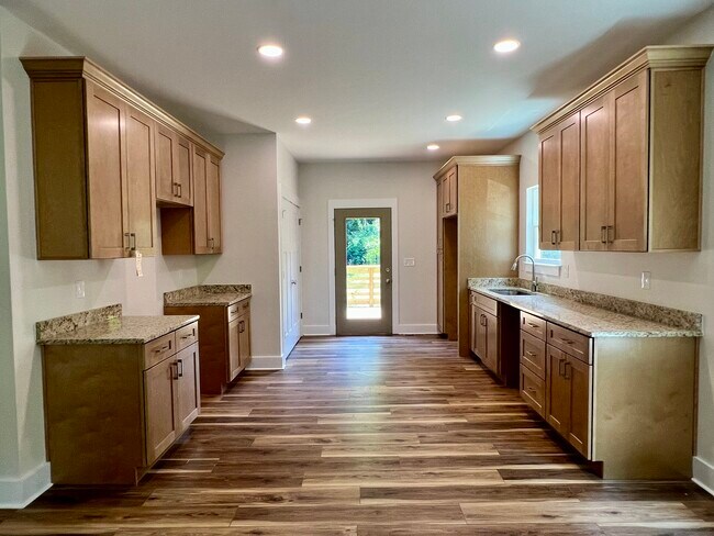 Foto del edificio - 3912 Meadow Ln