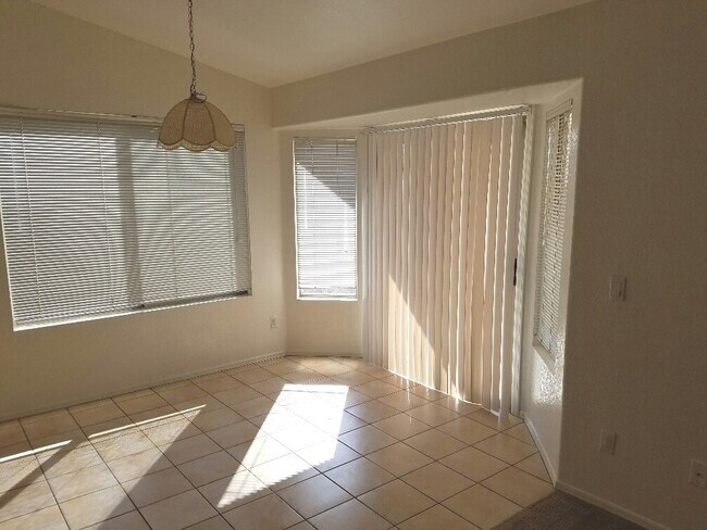 Building Photo - SPACIOUS HOME IN GREAT NORTHWEST LOCATION!