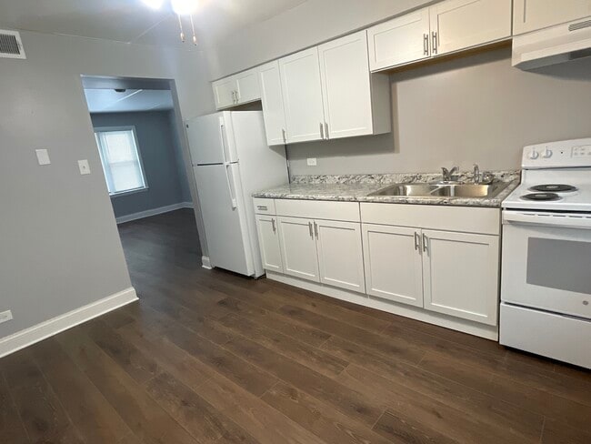 Building Photo - 14513 S Richmond Ave