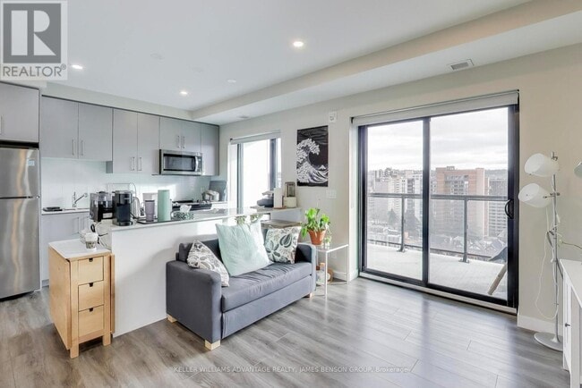 Building Photo - 15 Queen St S