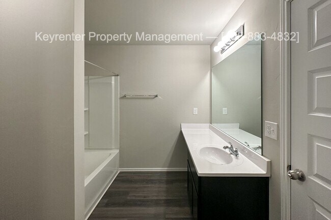 Foto del edificio - Gorgeous 4 Bed 2 Bath Home in Heart Of Yukon!
