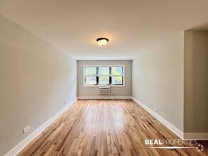 Building Photo - 696 Elm Pl