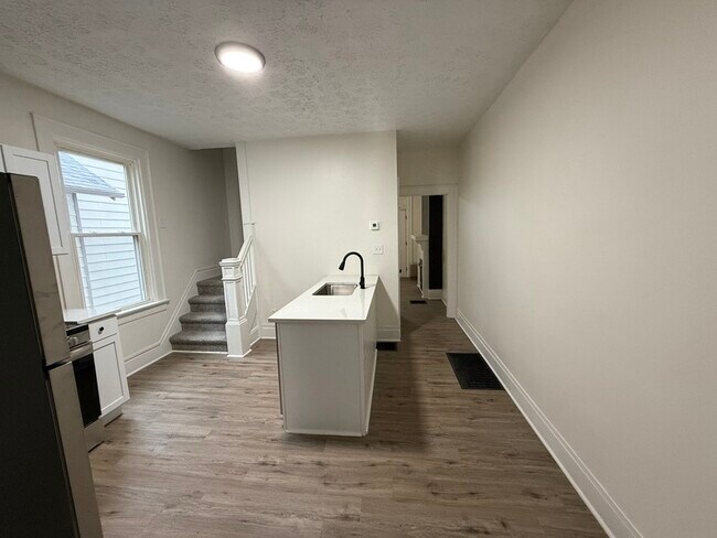 Foto del edificio - 975-977 Miller Ave