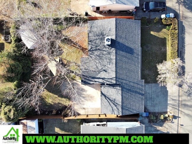 Building Photo - 2129 Comet St