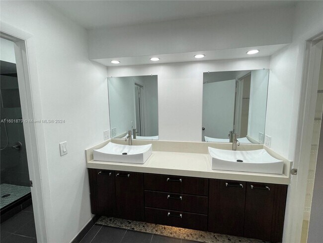 Building Photo - 20852 Del Luna Dr