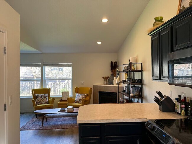 Foto del edificio - Furnished 3 Bedroom. 2.5 Bath Home in Dundee- Utilities Included