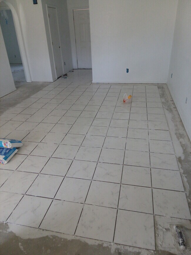 Foto del edificio - 4305 Hank Dr