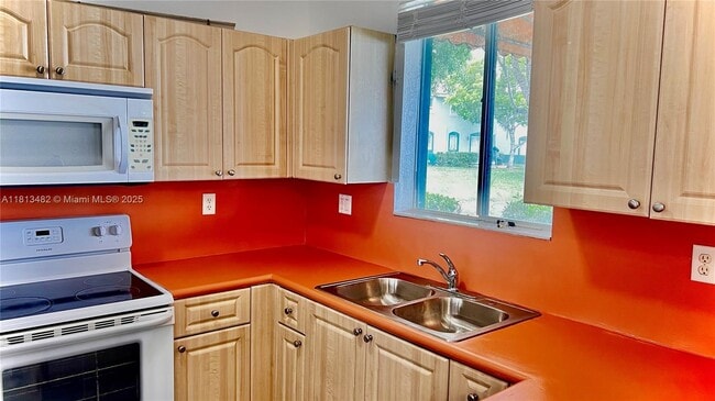 Foto del edificio - 1480 SE 24th Ct