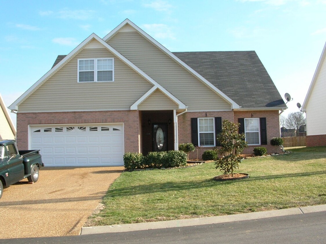 Primary Photo - Coming Soon! Great 3bed/2.5bath Home Locat...
