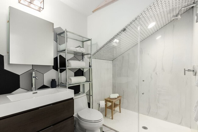 Building Photo - 71 Randolph St NE