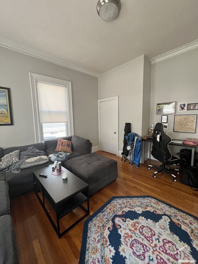 Building Photo - Spacious Brighton 4 Bed Available 9/1/2026