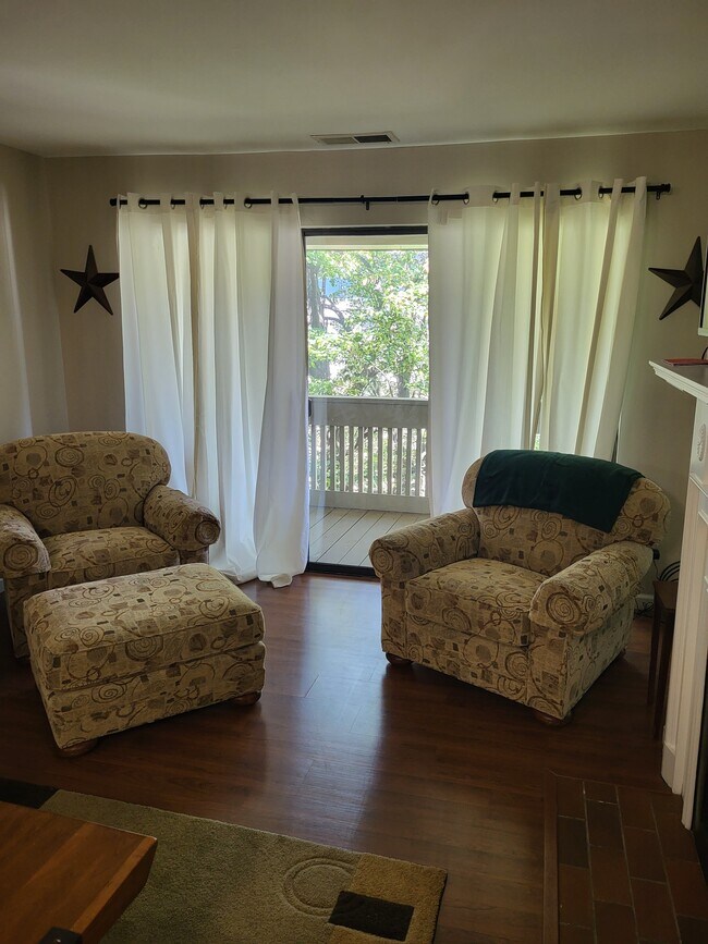 Foto del edificio - 950 E Rue de la Banque St