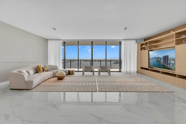 Foto del edificio - 700 NE 24th St