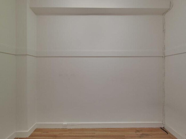 Building Photo - bedroom in San Francisco CA 94109
