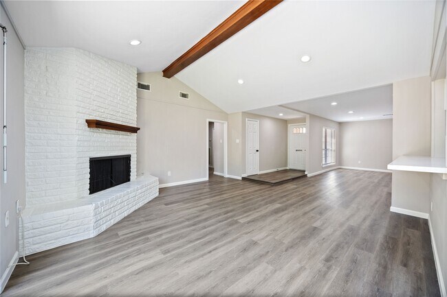 Foto del edificio - 8826 Tanager St