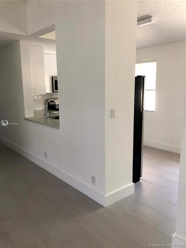 Foto del edificio - 21300 NE 8th Ct