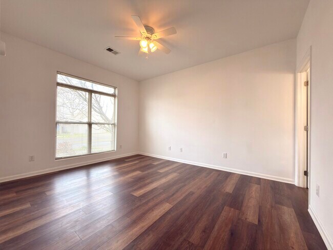 Building Photo - 352 Lucille Dr