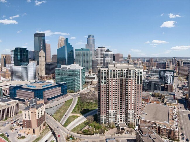 Building Photo - 500 500 E Grant St