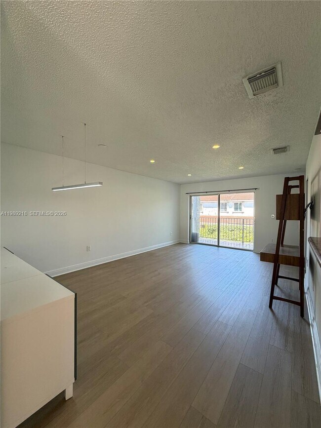 Foto del edificio - 4768 NW 114th Ave