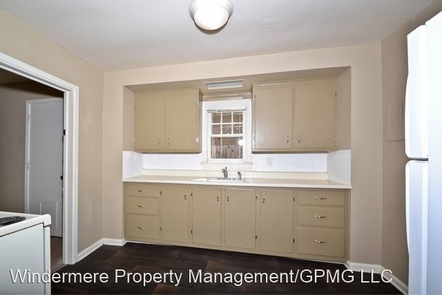 Building Photo - 2 br, 1 bath House - 2808 W. Woodlawn Ave.