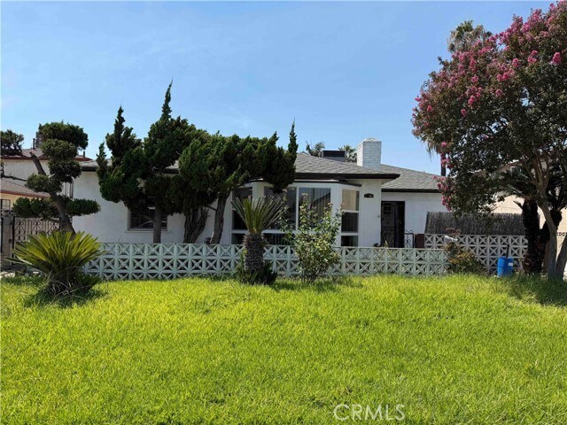 Foto principal - 329 N Montebello Blvd