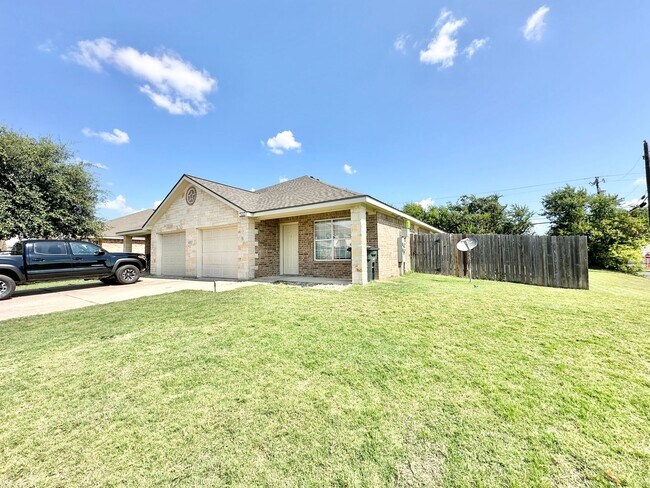 Building Photo - 4001 Cambridge Dr
