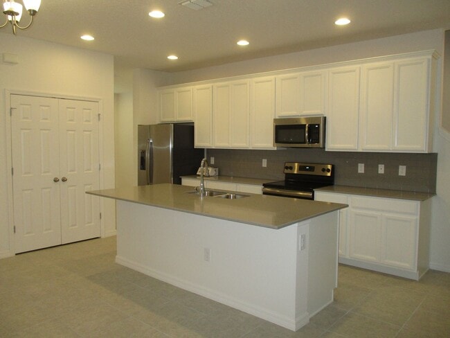 Building Photo - Beautiful 3BR/2.5BA Townhome in Ravenna Winter Garden!