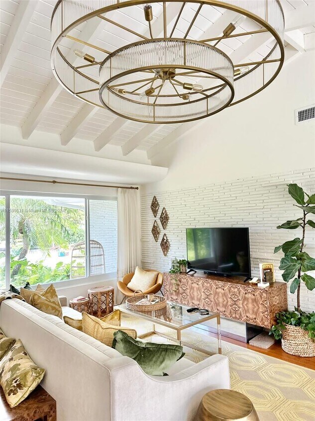 Foto principal - 815 NE 92nd St