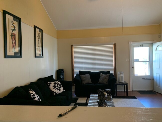 Foto del edificio - 9155 Doty St