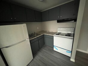 Building Photo - 173 Ashley St