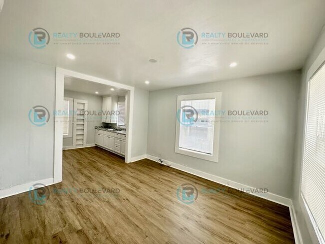 Building Photo - 520 Locust St