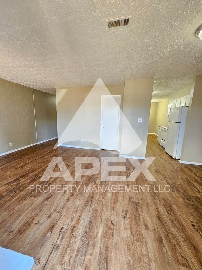 Building Photo - Nice 3Bd 1.5 Townhouse in WEST KNOX off Ce...