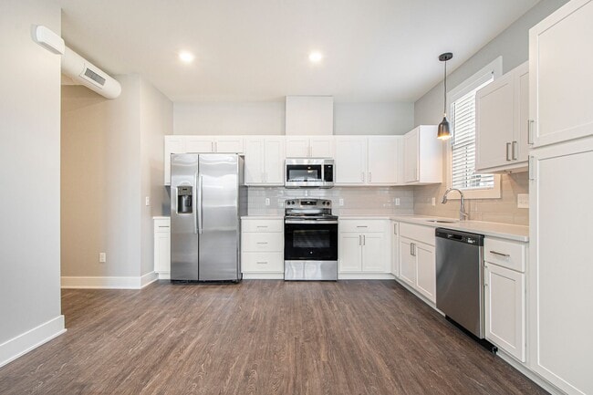 Building Photo - Two Bedroom | Two Bath in Ada, MI