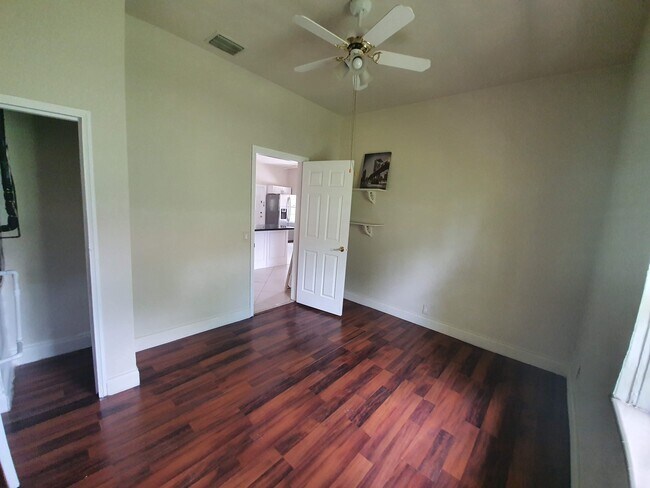 Foto del edificio - 318 SW 15th St