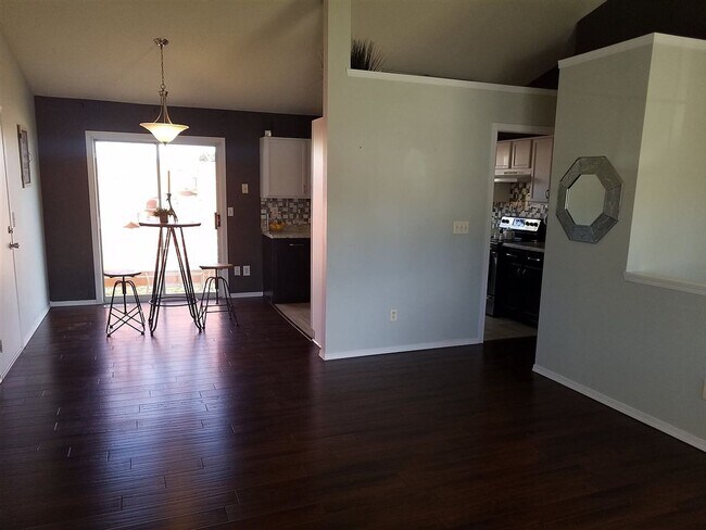 Foto del edificio - Southwest Wichita Home - Beautiful Interio...