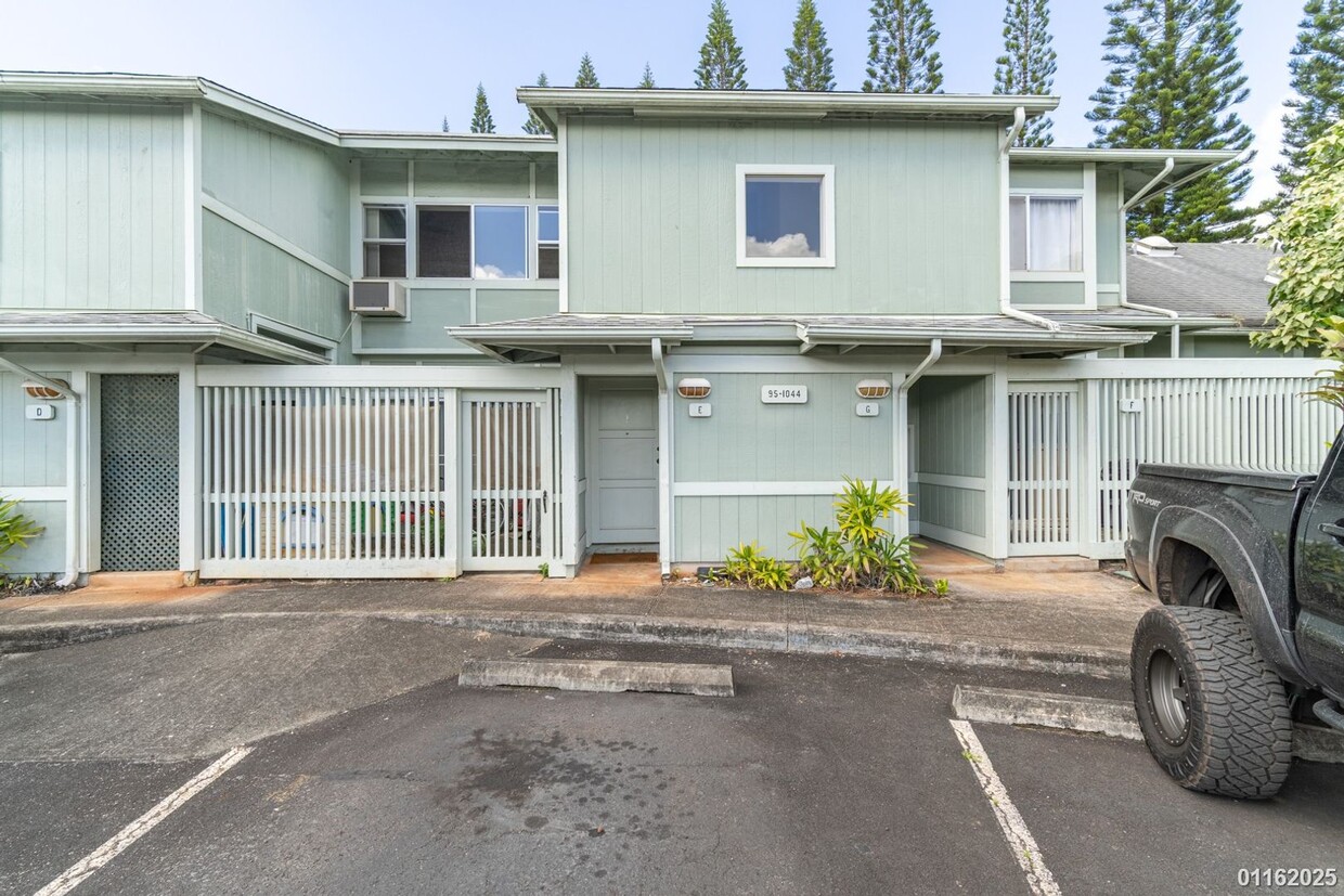 Primary Photo - MOVE IN READY 2BR/1BA/2PKG IN MILILANI MAU...